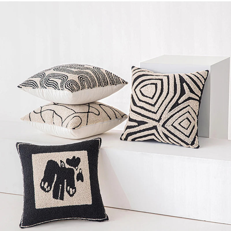 Housse de Coussin Brodée Motif Géométrique Abstrait Beige Noir