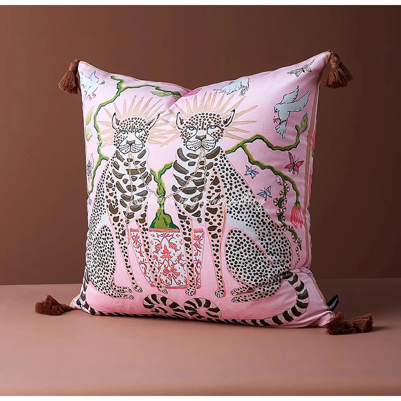 Housse de Coussin Velours Motif Léopard à Pompons