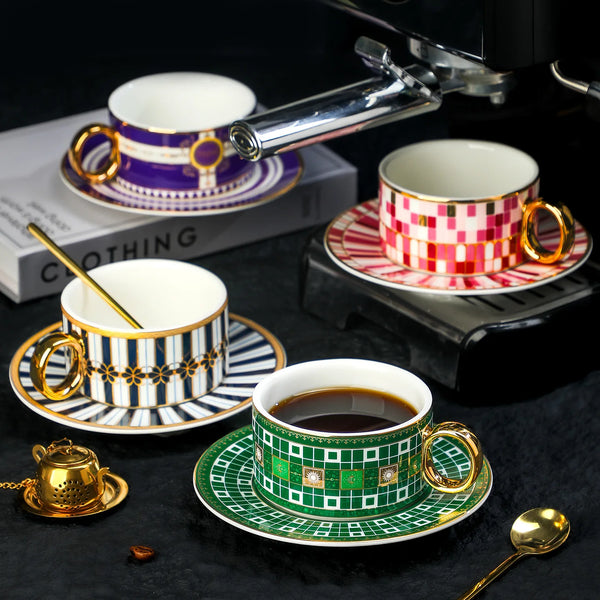 Tasse à Café Porcelaine Fine Bordure Dorée Style Royal