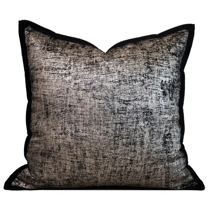 Housse de Coussin Lombaire Effet Python avec Pompon Art Déco