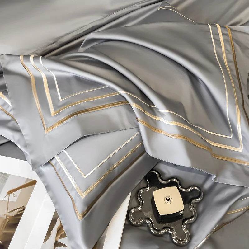 Parure de Lit Style Hôtelier Broderie Dorée Gris