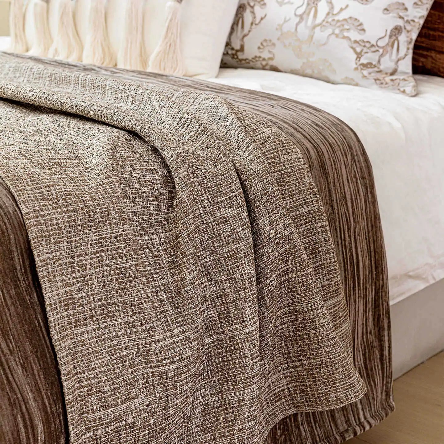 Housse de Coussin Beige à Pompons Format Long 30x65cm