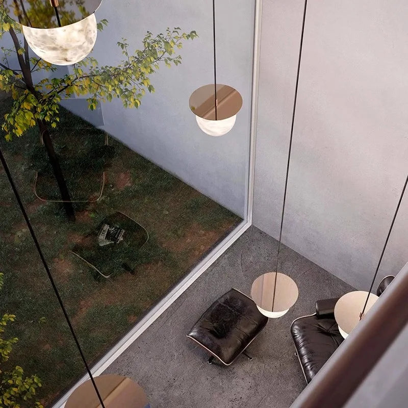 Suspension Boule en Marbre et Laiton - Design Contemporain
