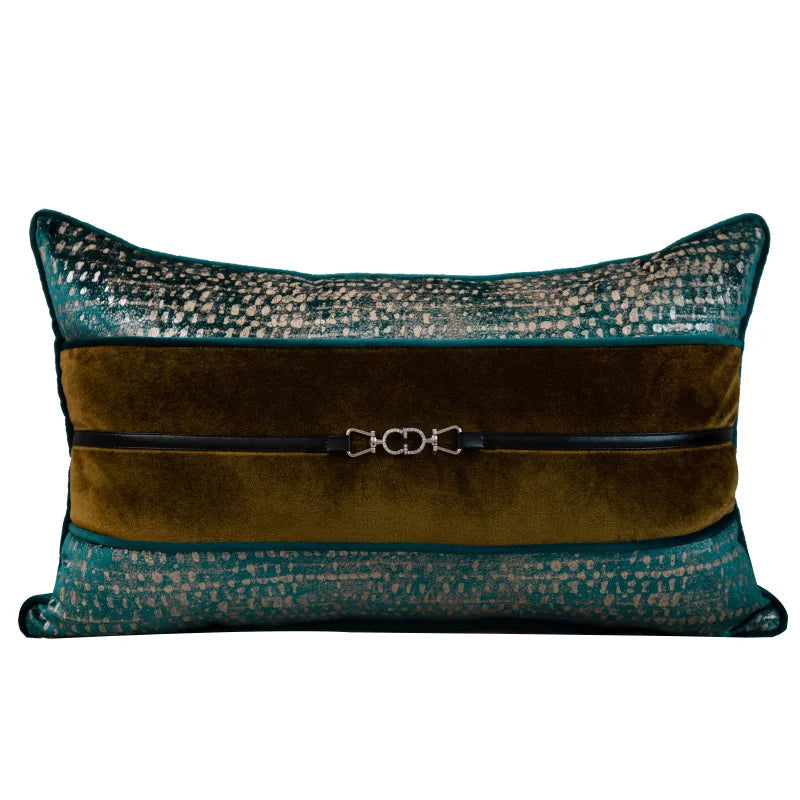 Housse de Coussin Lombaire Effet Python avec Pompon Art Déco