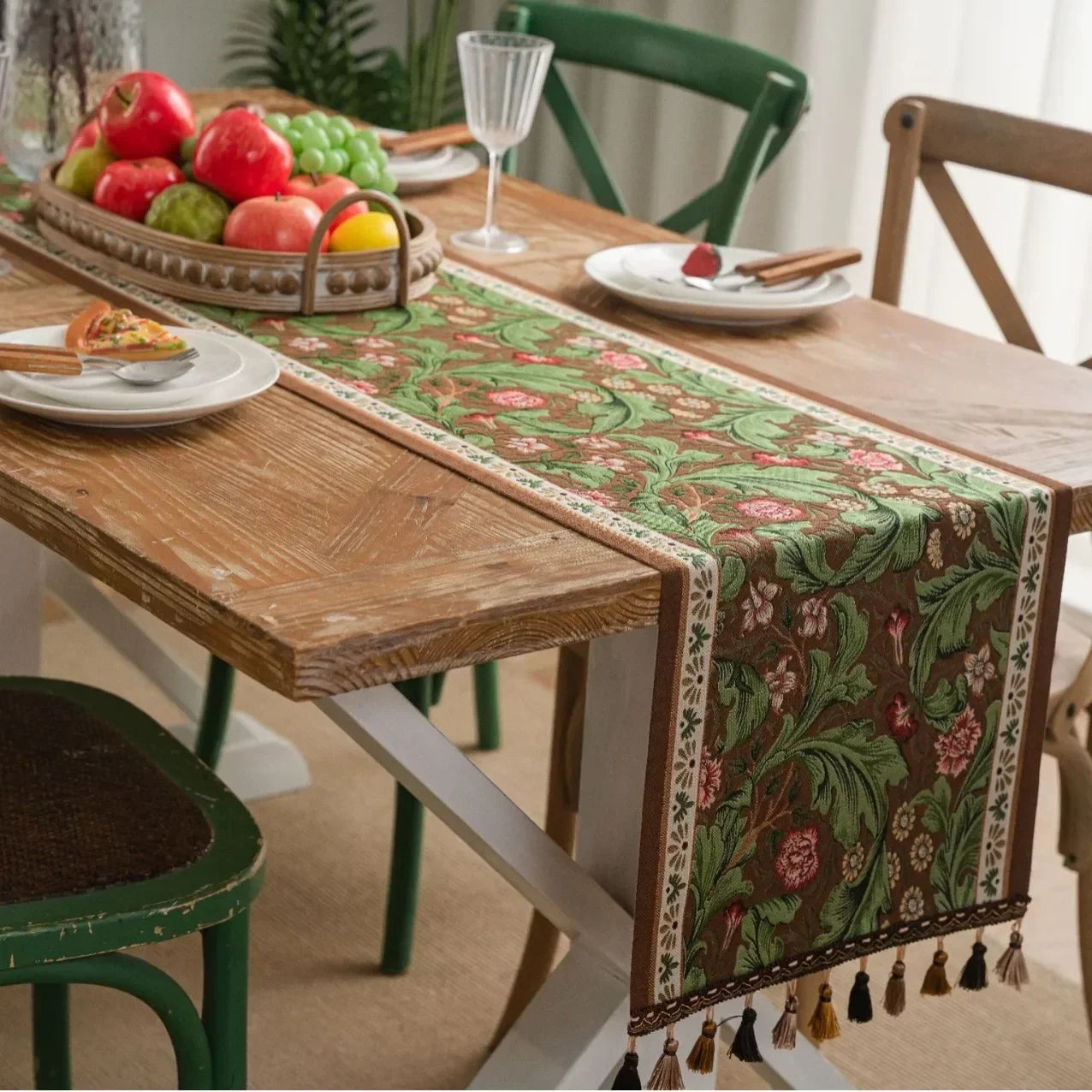 Chemin de Table Brodé Floral - Jacquard à Pompons