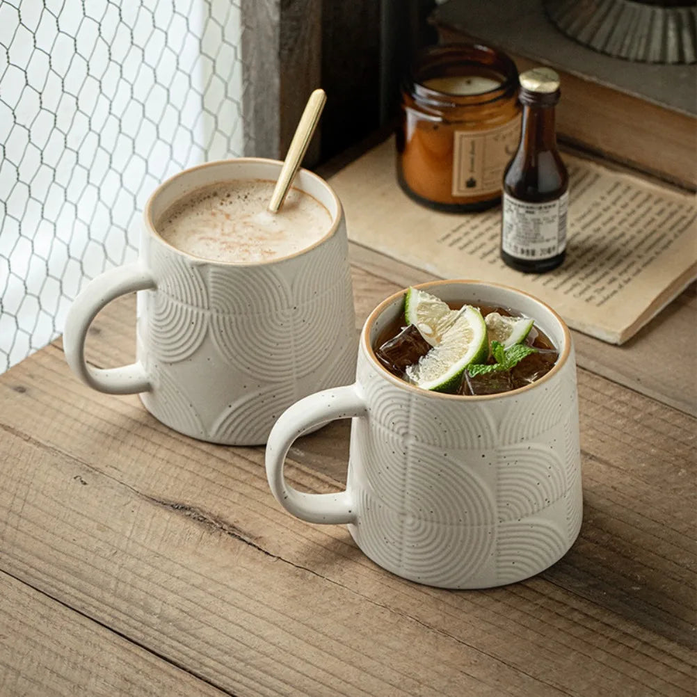 Tasse Sculptée Céramique Glaçure Sésame avec Couvercle et Cuillère