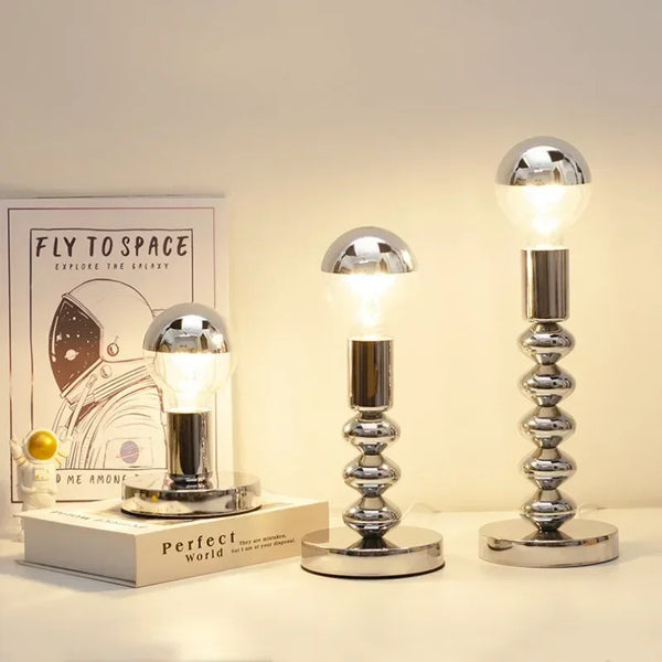 Lampe de Table Bauhaus - Métal Chromé et LED