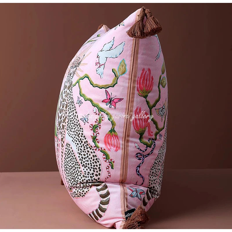Housse de Coussin Velours Motif Léopard à Pompons