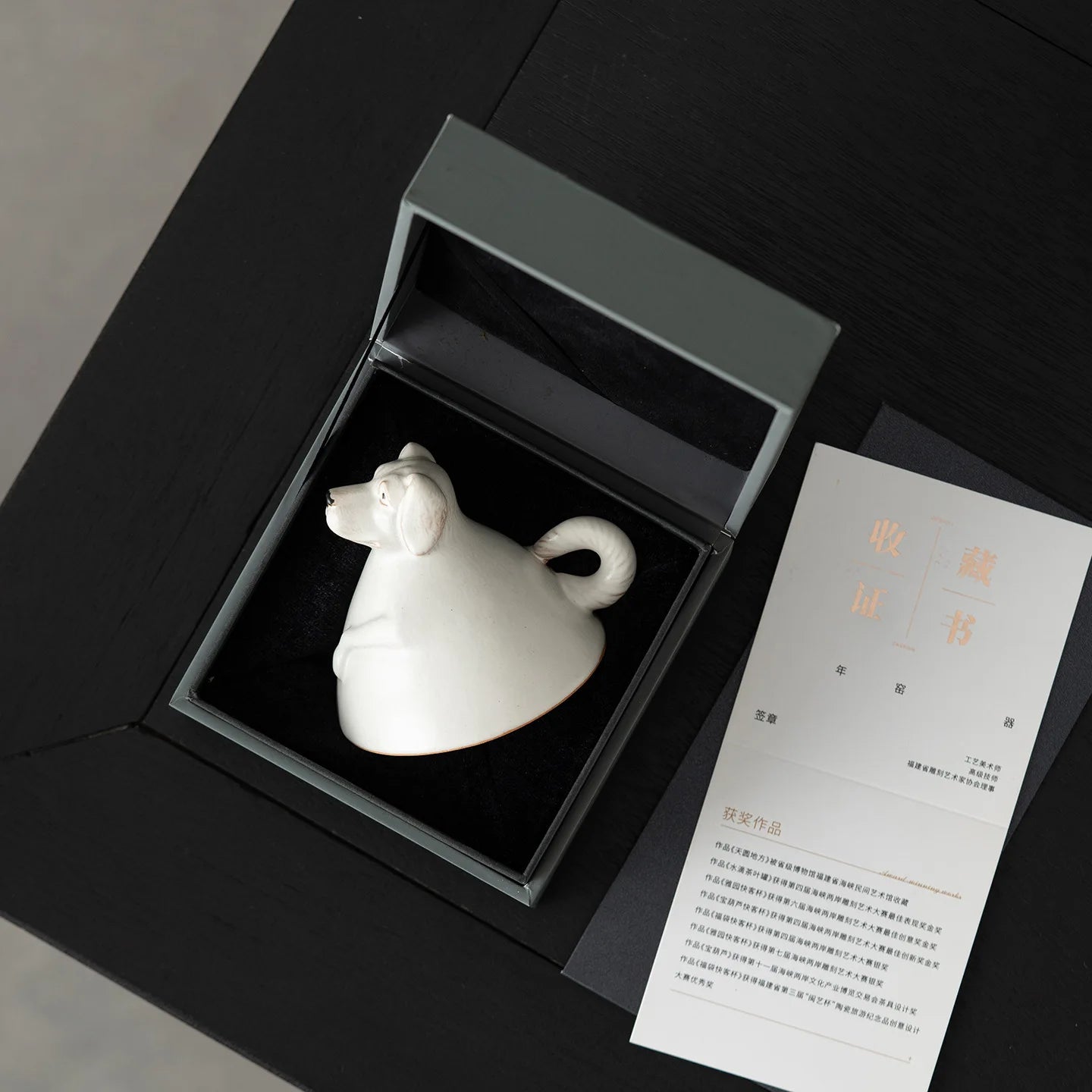 Tasse Sculpture Chat en Céramique Design Réversible