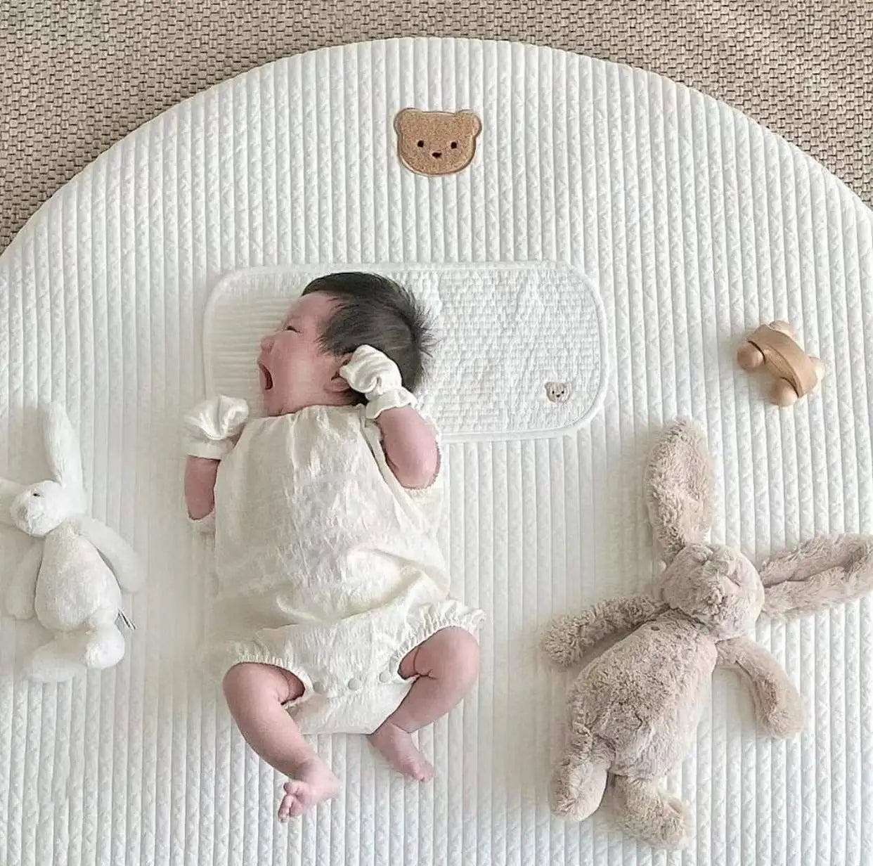 Tapis d'Éveil Rond Brodé Lapin et Fleurs