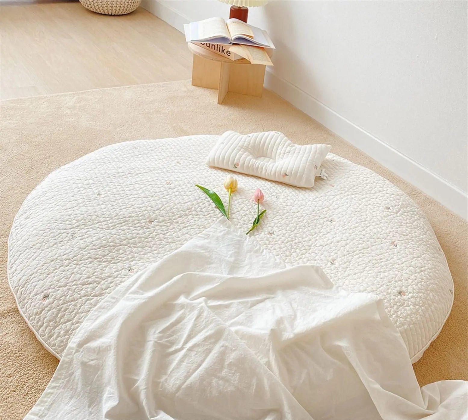 Tapis d'Éveil Rond Brodé Lapin et Fleurs