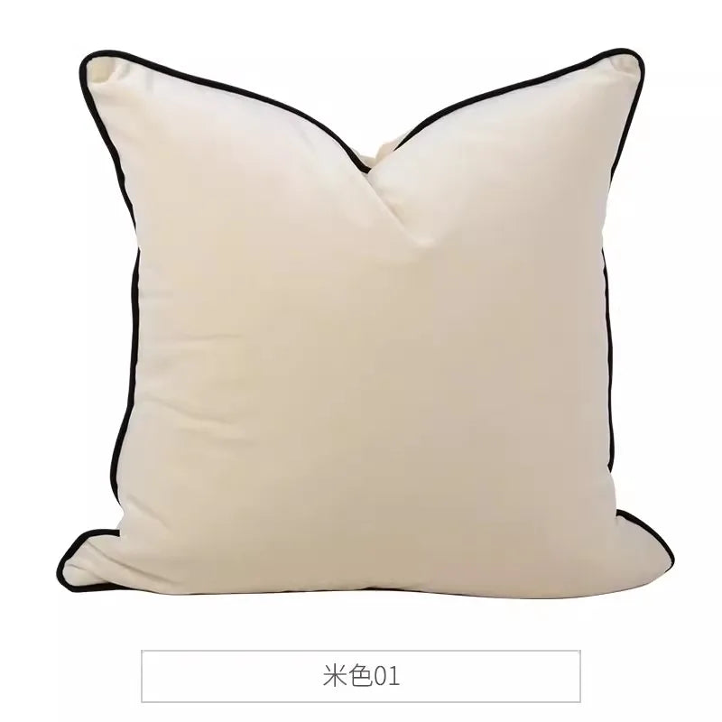 Housse de Coussin Velours Motif Léopard à Pompons