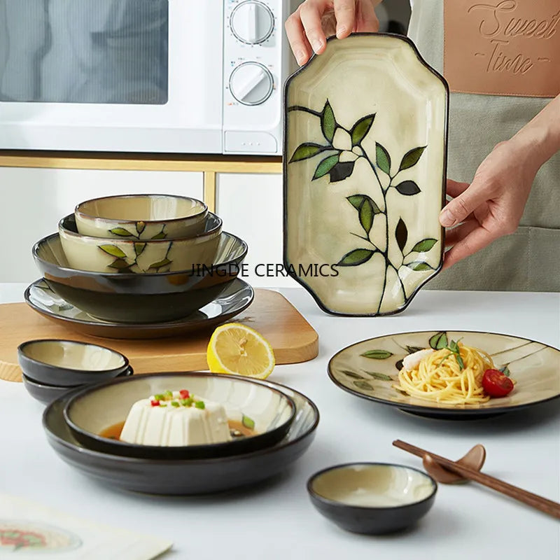 Assiette en Céramique Peinte Motif Feuille