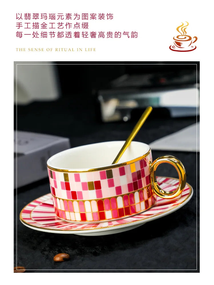 Tasse à Café Porcelaine Fine Bordure Dorée Style Royal