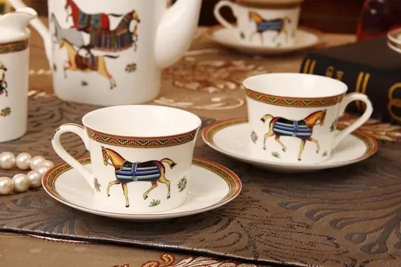 Tasse à Café Porcelaine Motif Cheval Contour Doré
