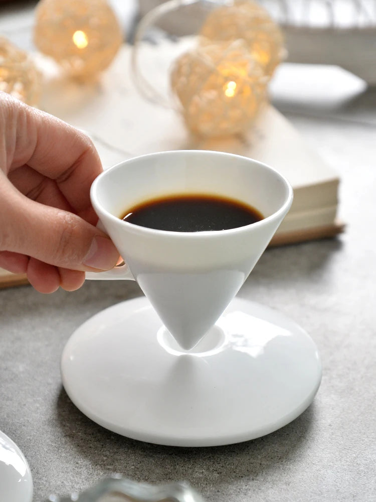 Tasse et Soucoupe en Porcelaine Fine Blanche Style Anglais