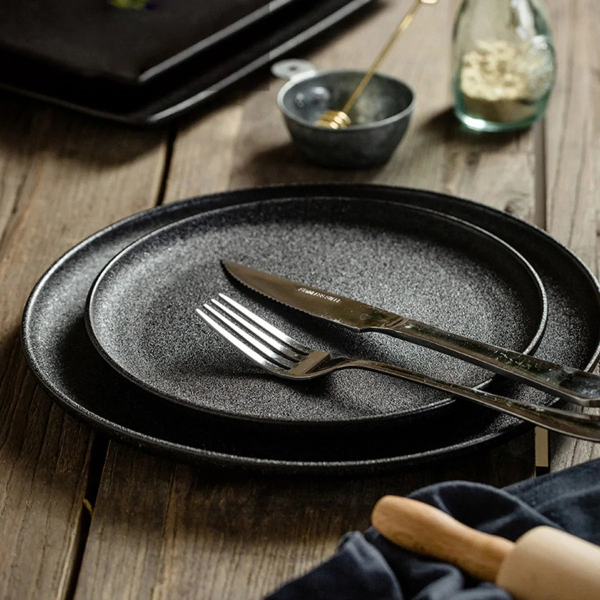 Ensemble d'Assiettes en Céramique Noire Style Japonais
