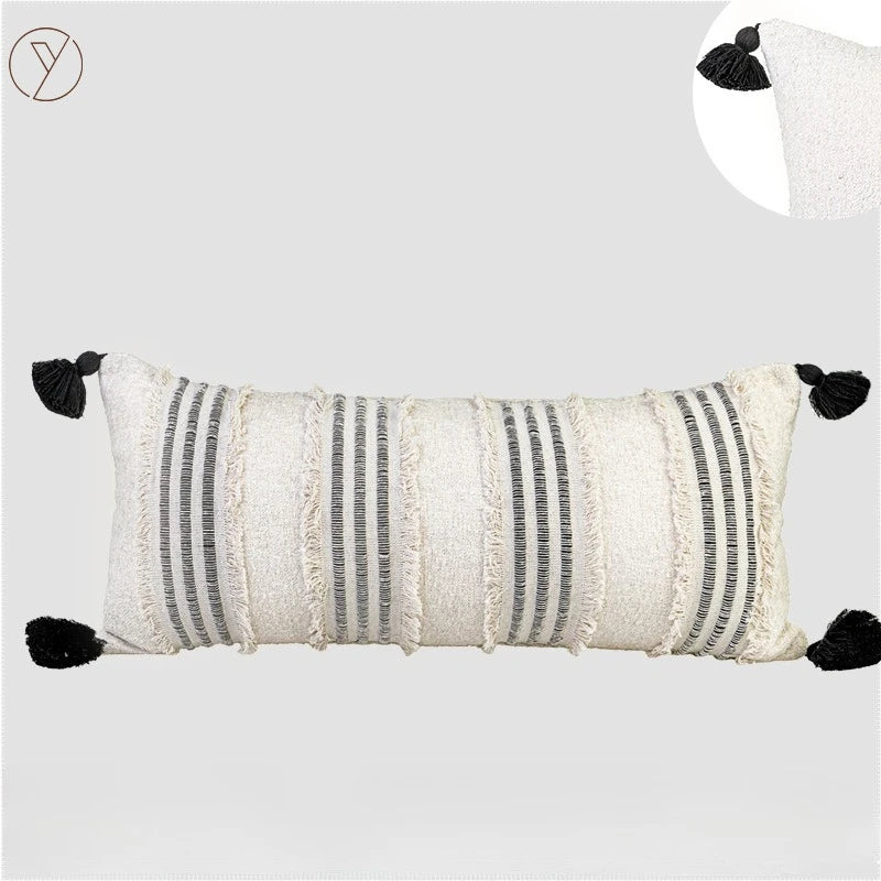 Housse de Coussin Noire Patchwork à Pompons