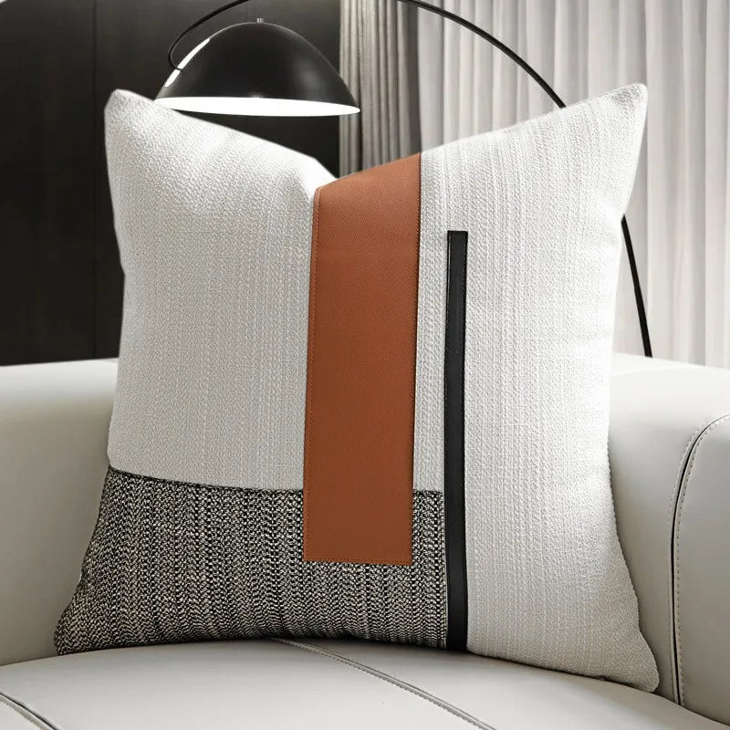 Housse de Coussin Pompons Noirs et Cuir Orange Format Lombaire