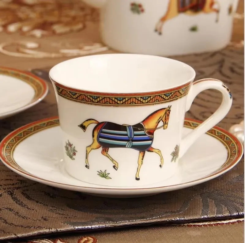 Tasse à Café Porcelaine Motif Cheval Contour Doré