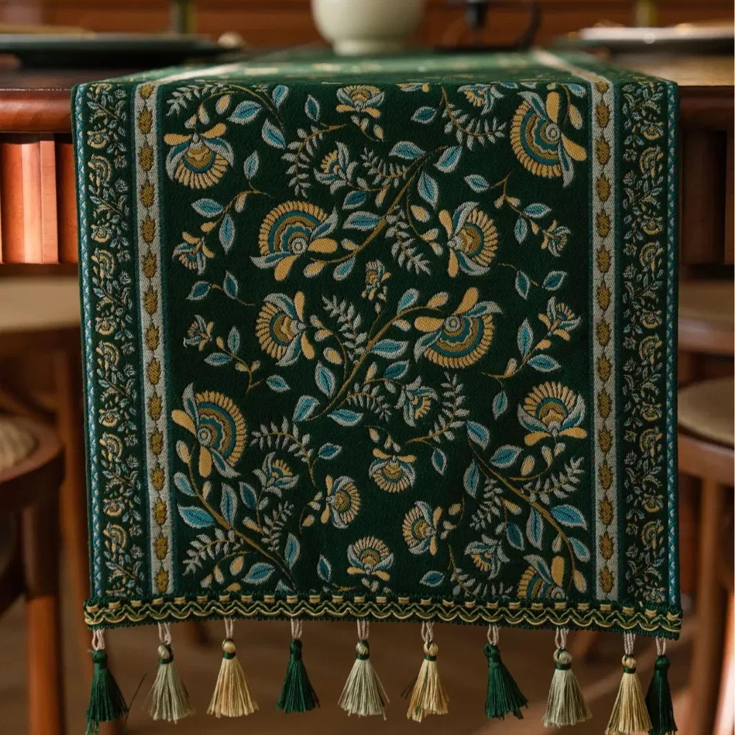 Chemin de Table Brodé Floral - Jacquard à Pompons