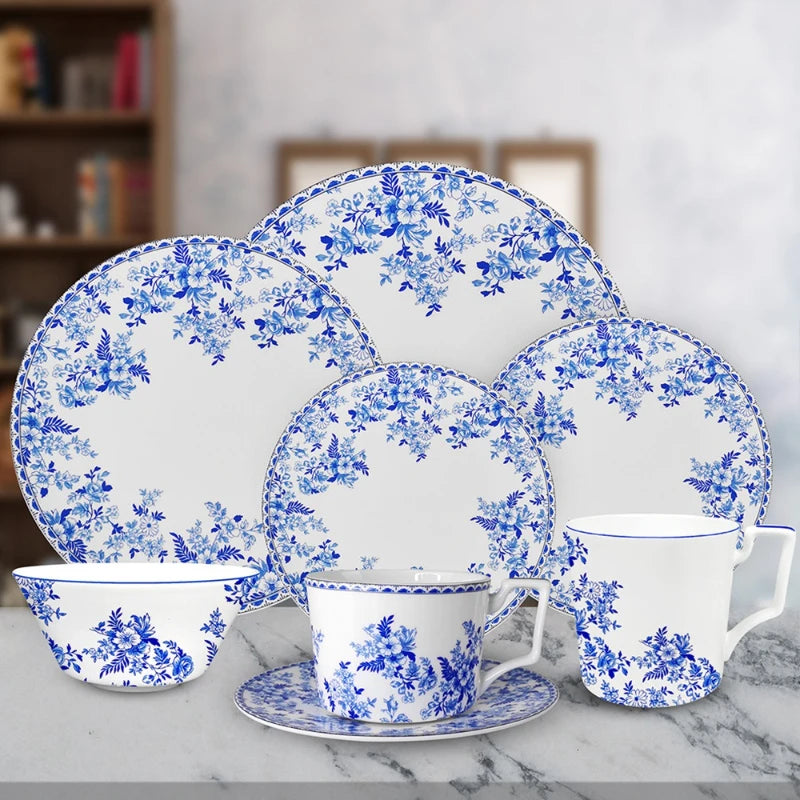 Assiette en Porcelaine Bleu et Blanc Motif Floral Classique