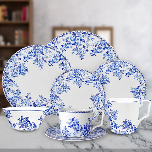 Assiette en Porcelaine Bleu et Blanc Motif Floral Classique