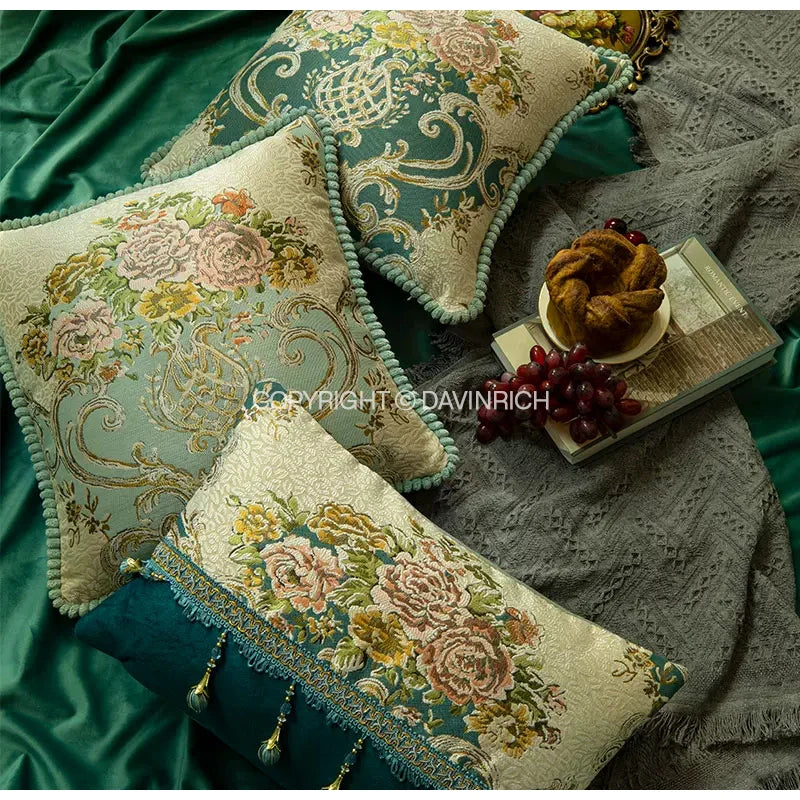 Housse de Coussin Vienne Jacquard Floral Européen avec Pompons