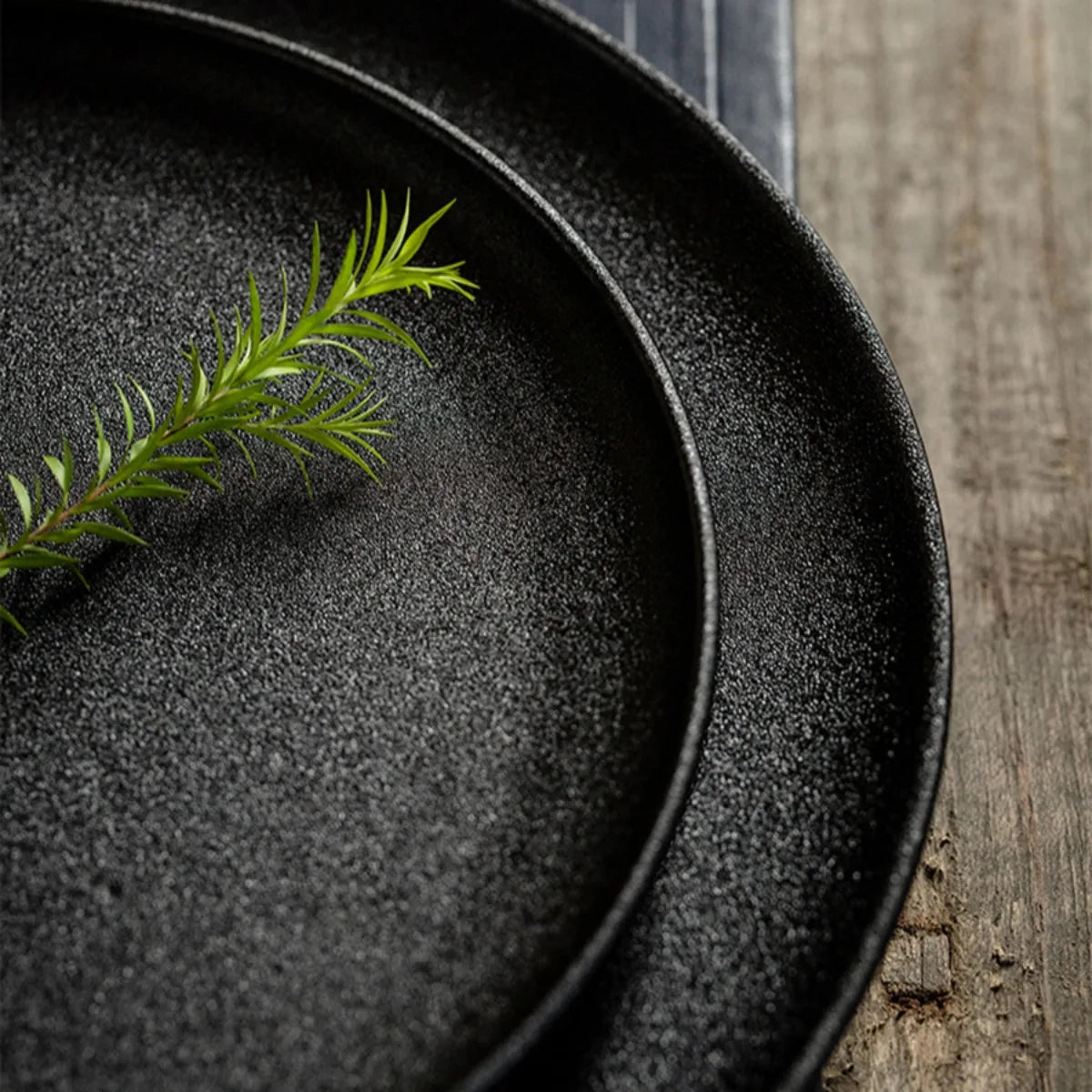 Ensemble d'Assiettes en Céramique Noire Style Japonais
