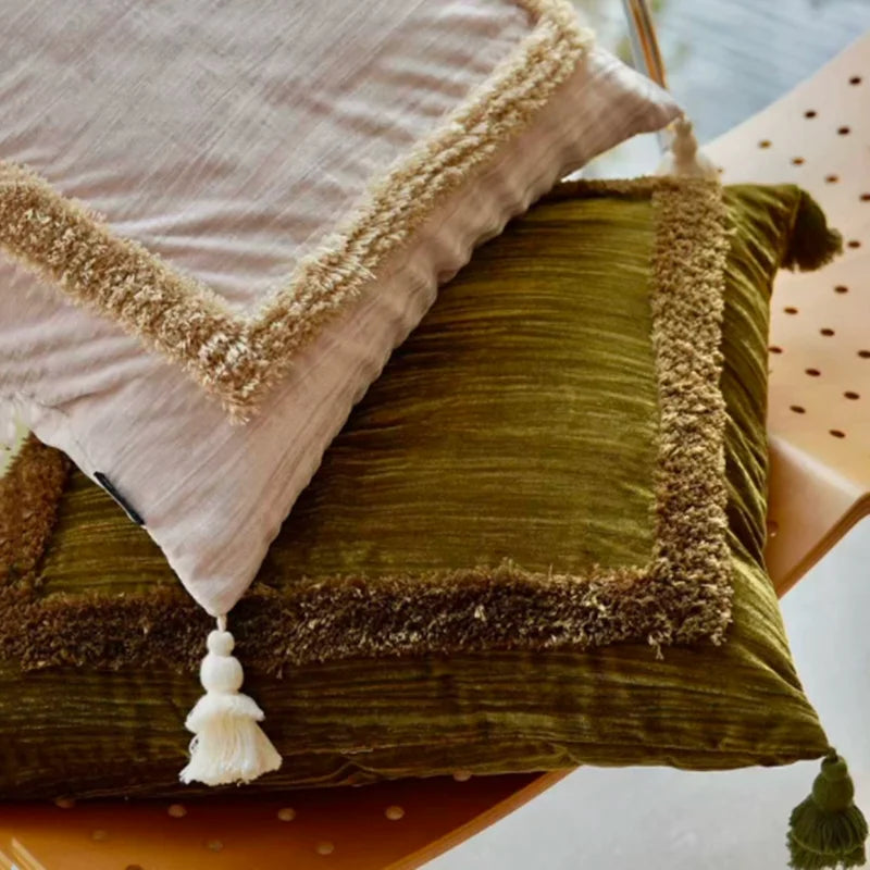 Housse de Coussin Bohème en Velours - Franges et Bordure Capitonnée