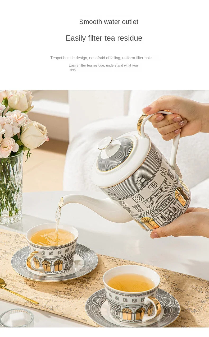 Tasse à Café Française Dorée avec Soucoupe Style Architectural