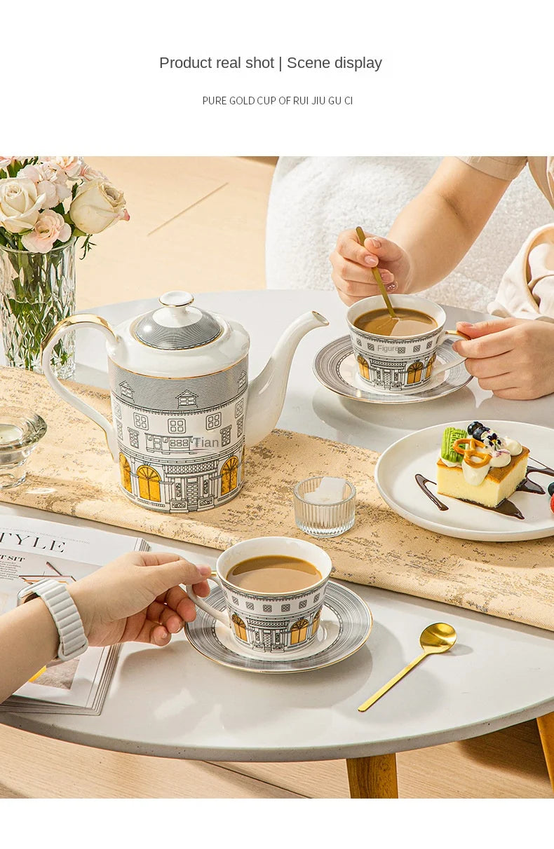 Tasse à Café Française Dorée avec Soucoupe Style Architectural