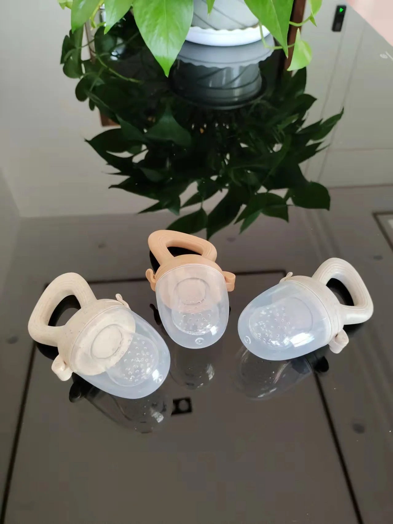 Grignoteuse en Silicone pour Bébé avec Couvercle