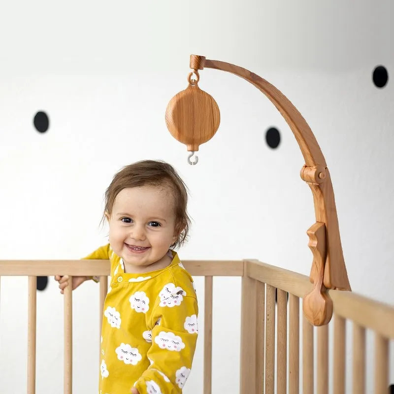 Mobile Musical en Bois et Feutrine pour Berceau