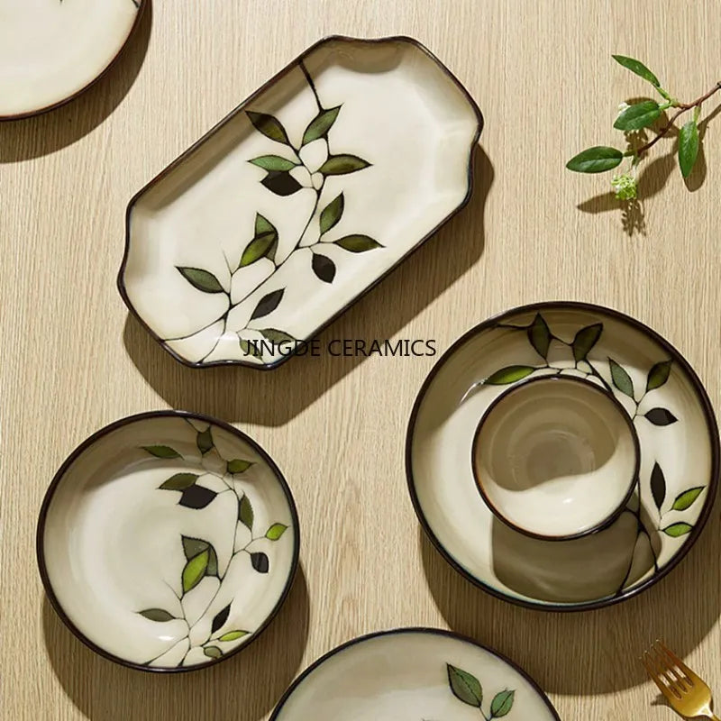 Assiette en Céramique Peinte Motif Feuille