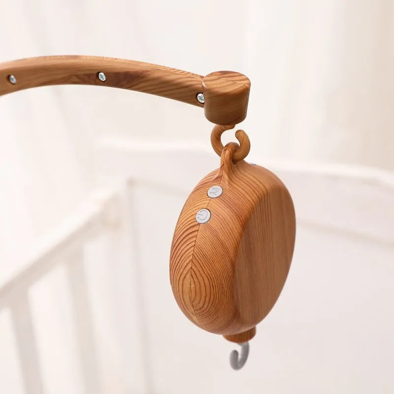 Mobile Musical en Bois et Feutrine pour Berceau