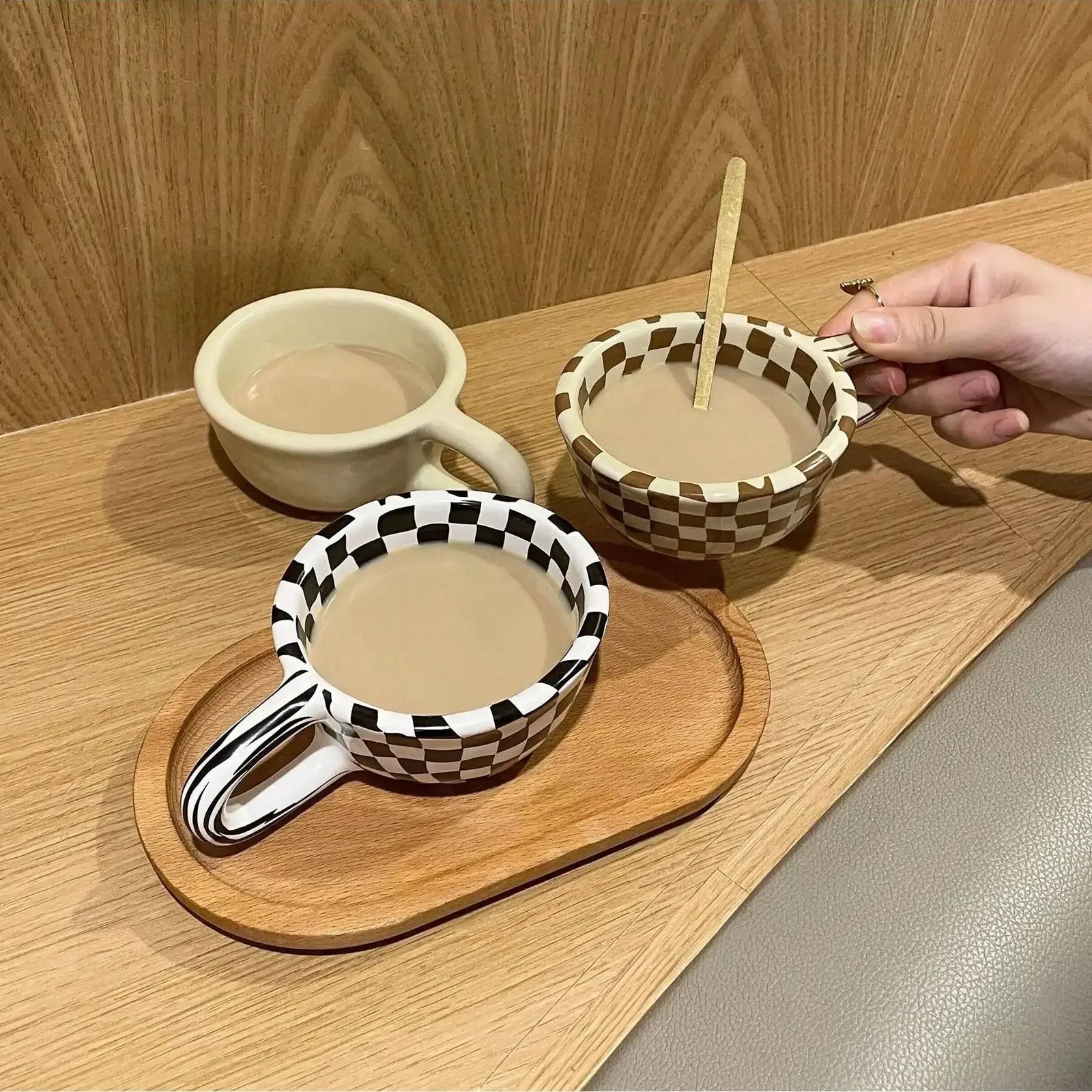 Tasse à Thé Céramique Motif Damier Forme Irrégulière