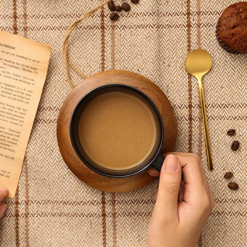 Tasse en Céramique Noire Nordique Givrée avec Soucoupe Bois