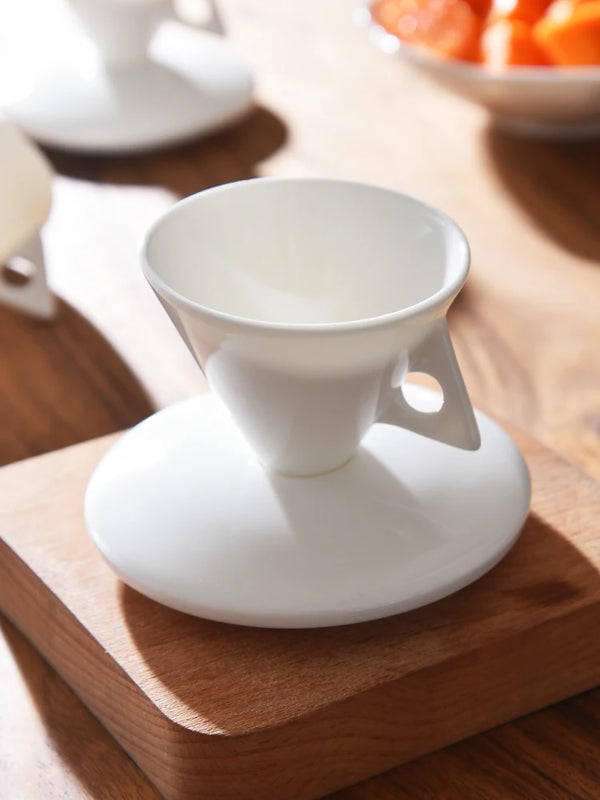 Tasse et Soucoupe en Porcelaine Fine Blanche Style Anglais