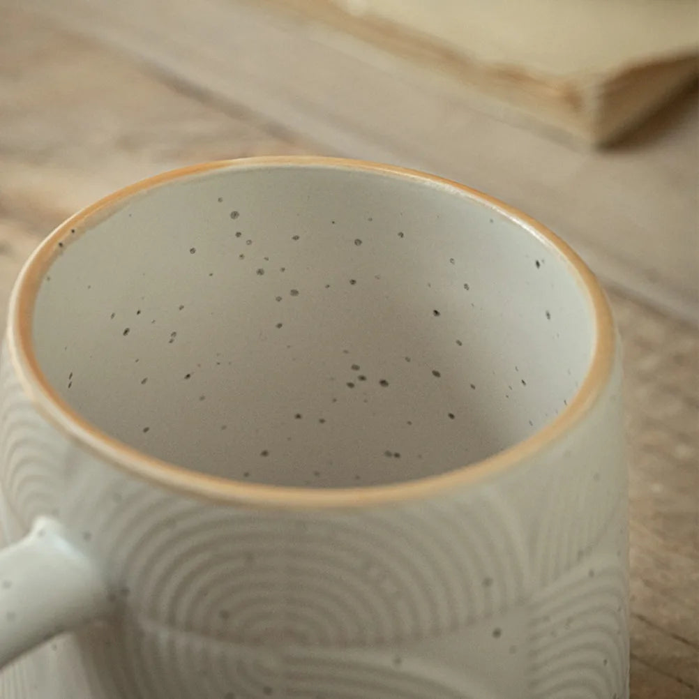 Tasse Sculptée Céramique Glaçure Sésame avec Couvercle et Cuillère