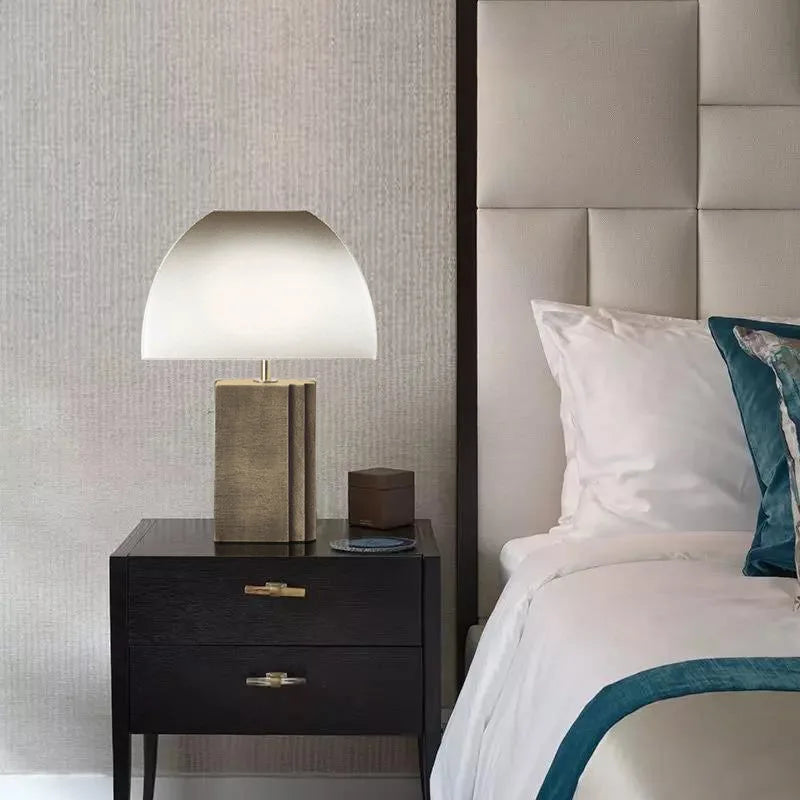 Sculptural Table Lamp – Postmodern Metal Base Light
