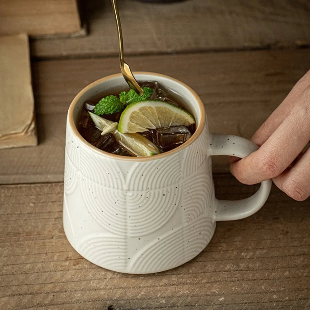 Tasse Sculptée Céramique Glaçure Sésame avec Couvercle et Cuillère