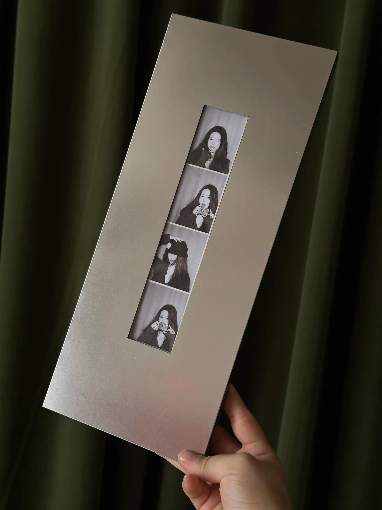 Bauhaus Photo Frame – Four-Panel Metal Wall Art
