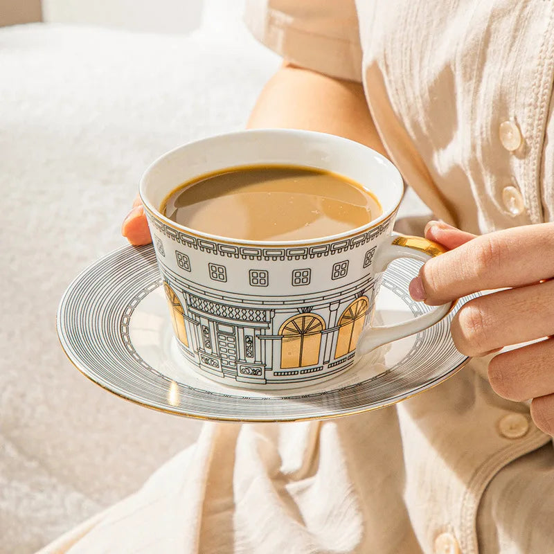 Tasse à Café Française Dorée avec Soucoupe Style Architectural