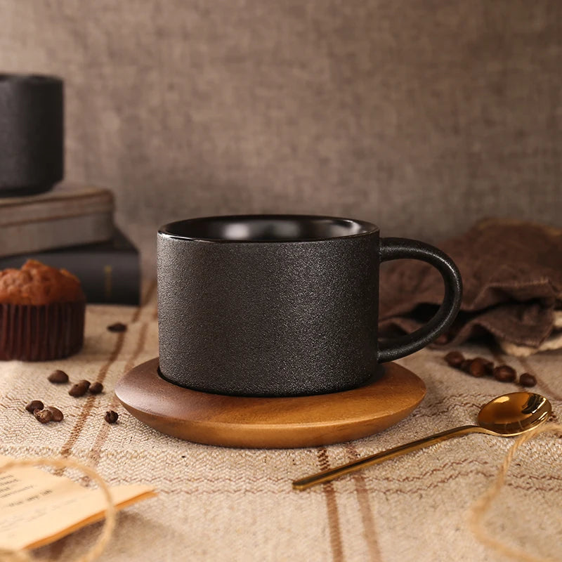 Tasse en Céramique Noire Nordique Givrée avec Soucoupe Bois