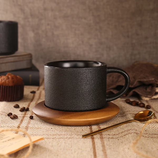 Tasse en Céramique Noire Nordique Givrée avec Soucoupe Bois