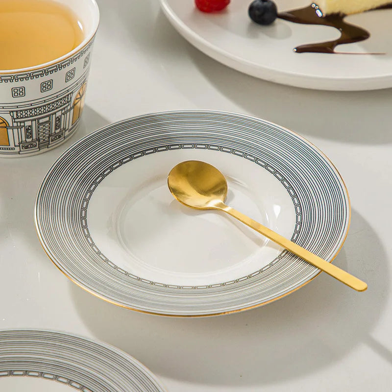 Tasse à Café Française Dorée avec Soucoupe Style Architectural