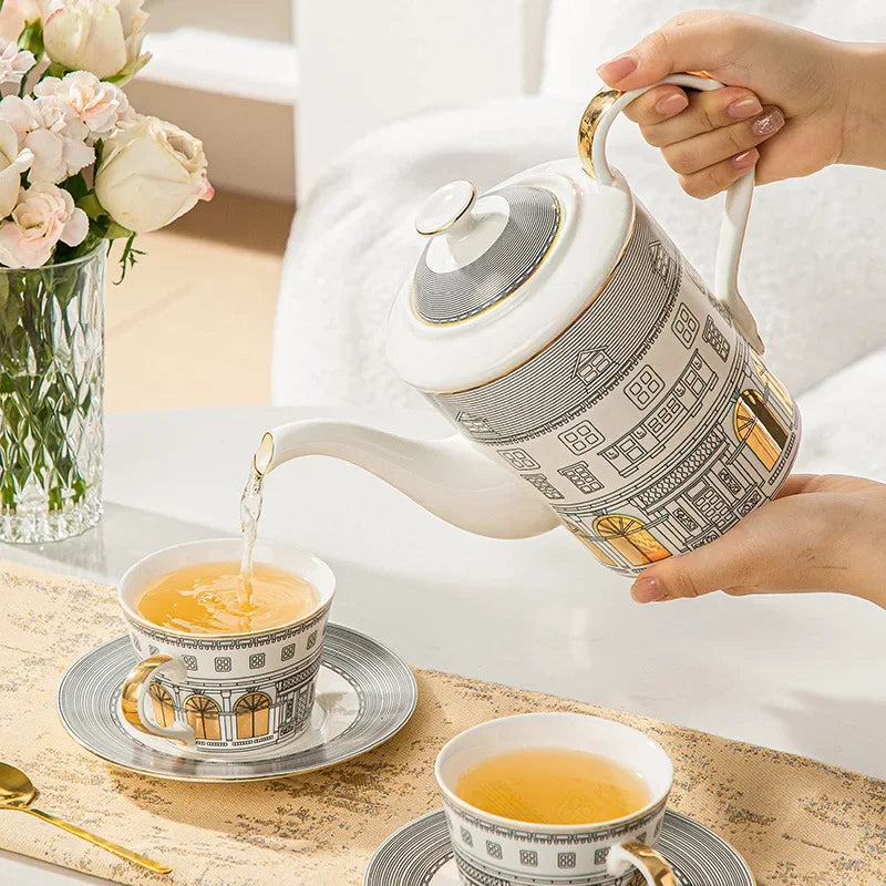 Tasse à Café Française Dorée avec Soucoupe Style Architectural