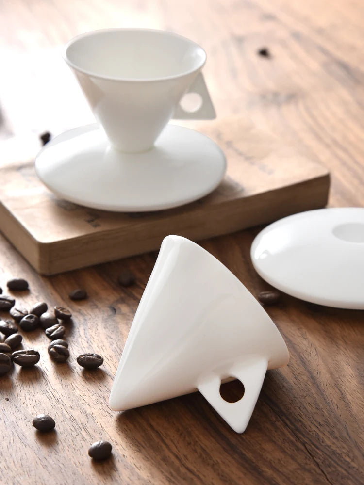 Tasse et Soucoupe en Porcelaine Fine Blanche Style Anglais