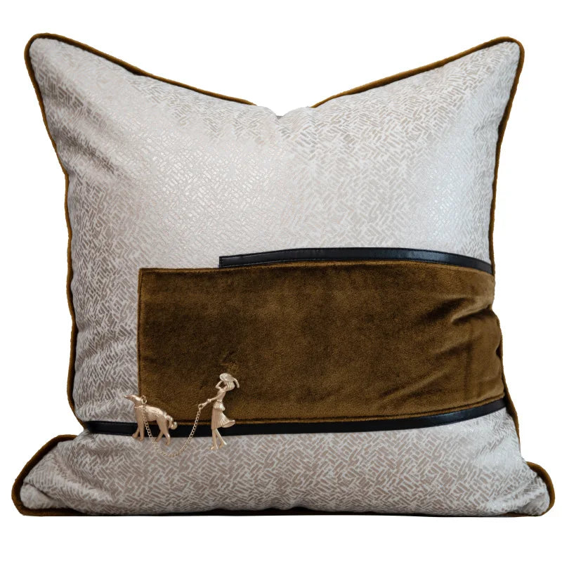 Housse de Coussin Lombaire Effet Python avec Pompon Art Déco